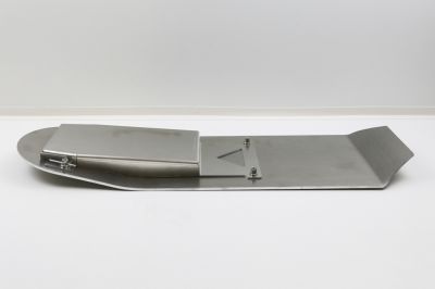 Bench base plate with lip for SE rear frame