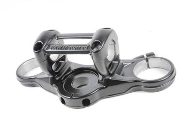 Powder coating of the upper triple clamp in black for RnineT