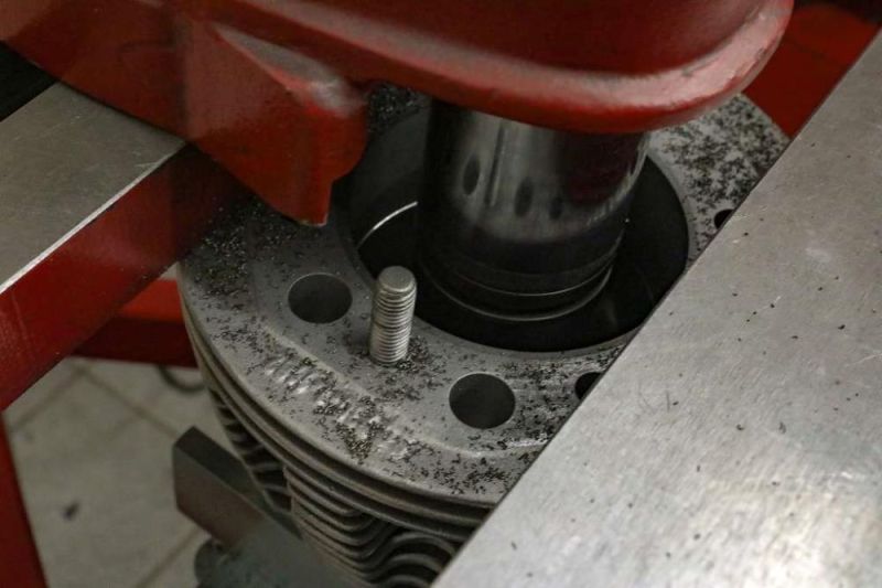 Zylinder bohren und honen für 2-Zylinder Motoren