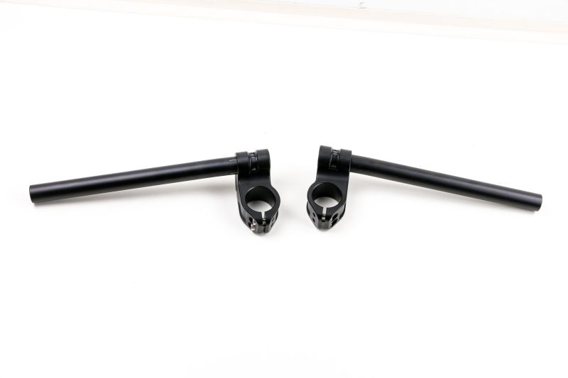 Cafe Racer Stummellenker gekröpft mit 36mm Klemmschellen