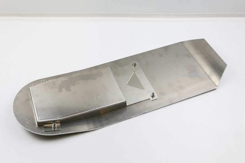 Bench base plate with lip for SE rear frame