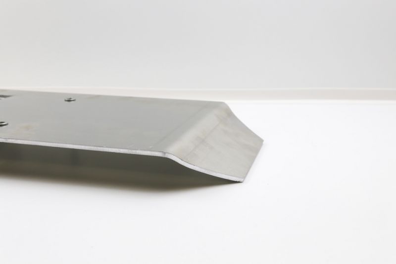 Bench base plate with lip for SE rear frame