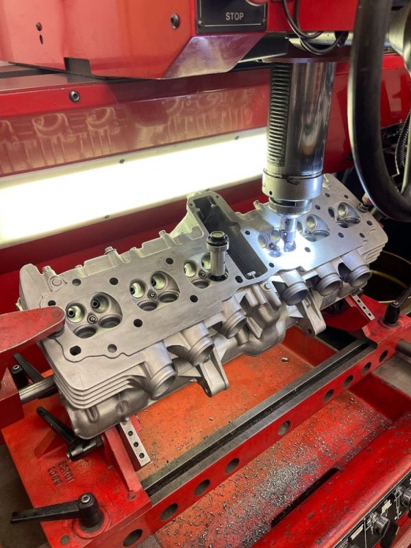 Ventilsitze fräsen pro Brennraum eines 4 Ventil Motors