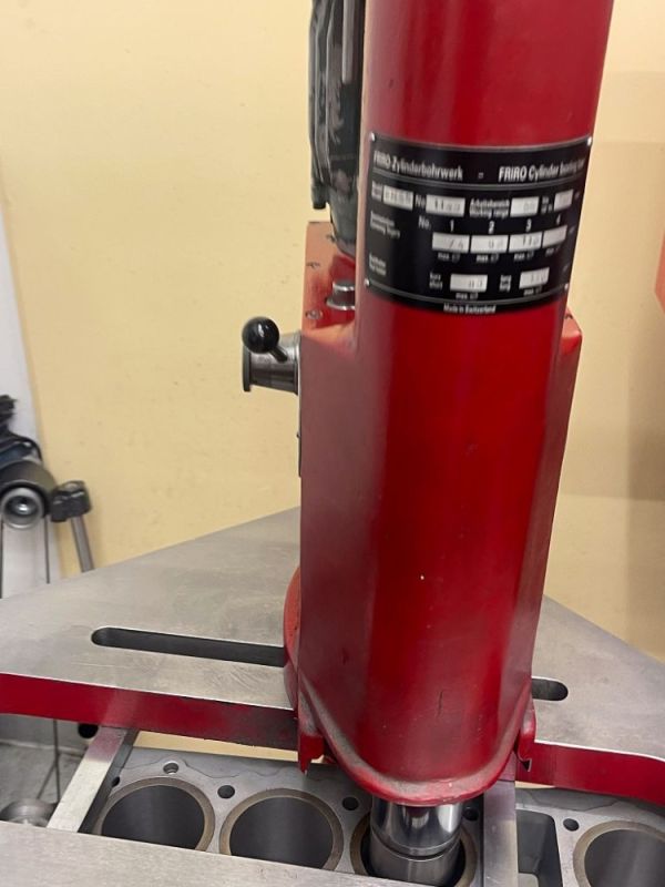 Cylinder boring and honing for 4-cylinder engines