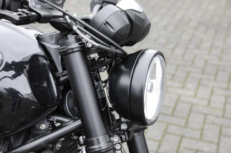 Powder coating of the lamp ring in black for RnineT