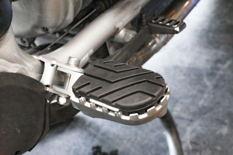 Fußrasten mit Gelenk Edelstahlguß - perfekt für BMW Paralever Umbauten