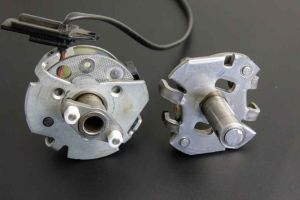 Limiting ignition timing for contactless ignition systems all 2-valve engines
