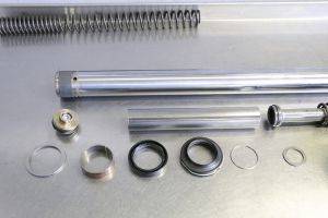 BMW Gabel Überholen inklusive Material -  Staubkappen, Simmeringe, Gabelöl