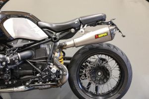 BMW R nineT 14-16 Akrapovic Auspuff Slip-On titan hohe Montage silber