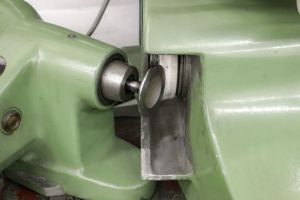 Grinding the seating surface of a valve